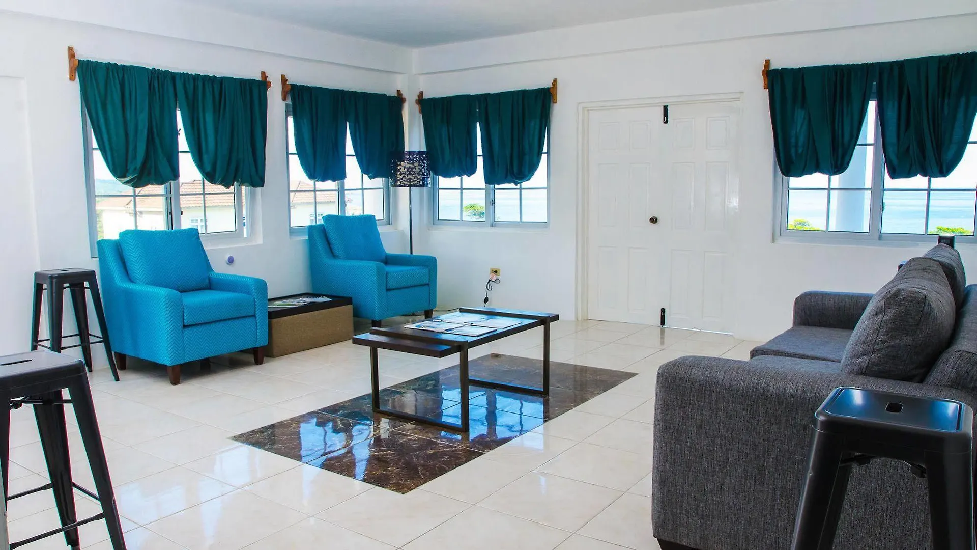 Villa Juanita Happy Grove Hotel